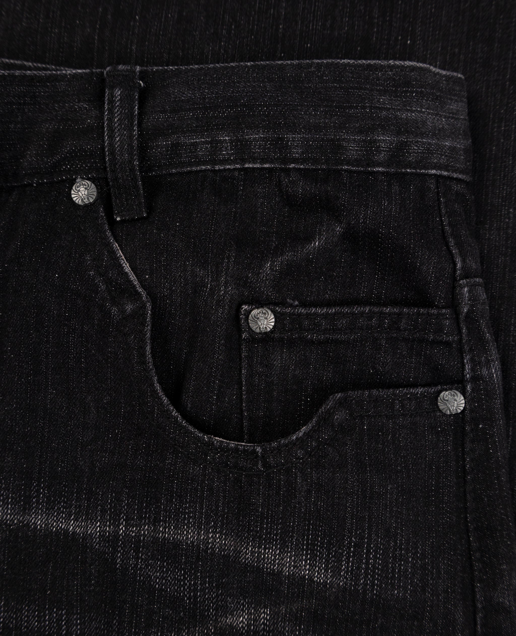 LOOSE-FIT EVERYDAY DENIM
