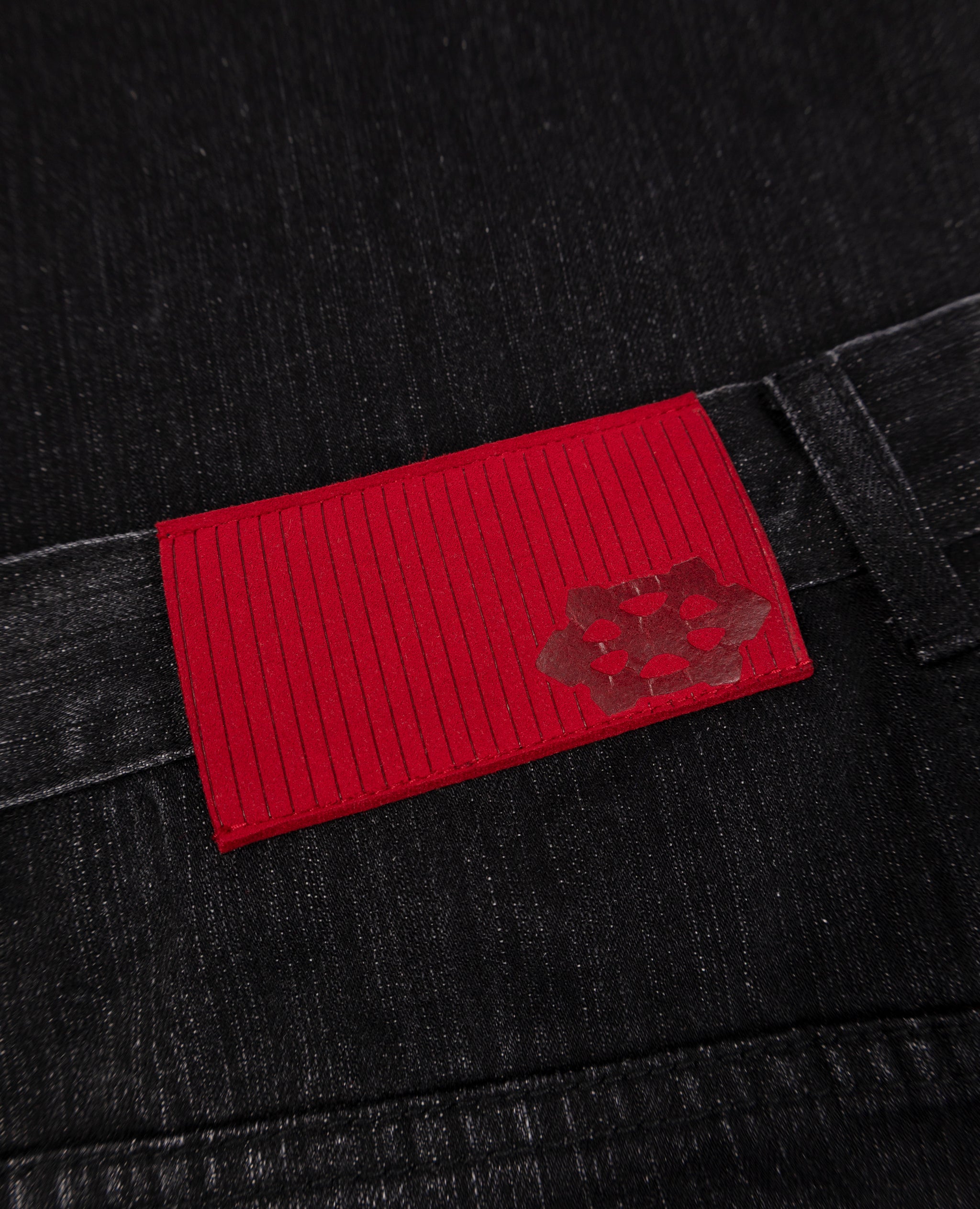 LOOSE-FIT EVERYDAY DENIM
