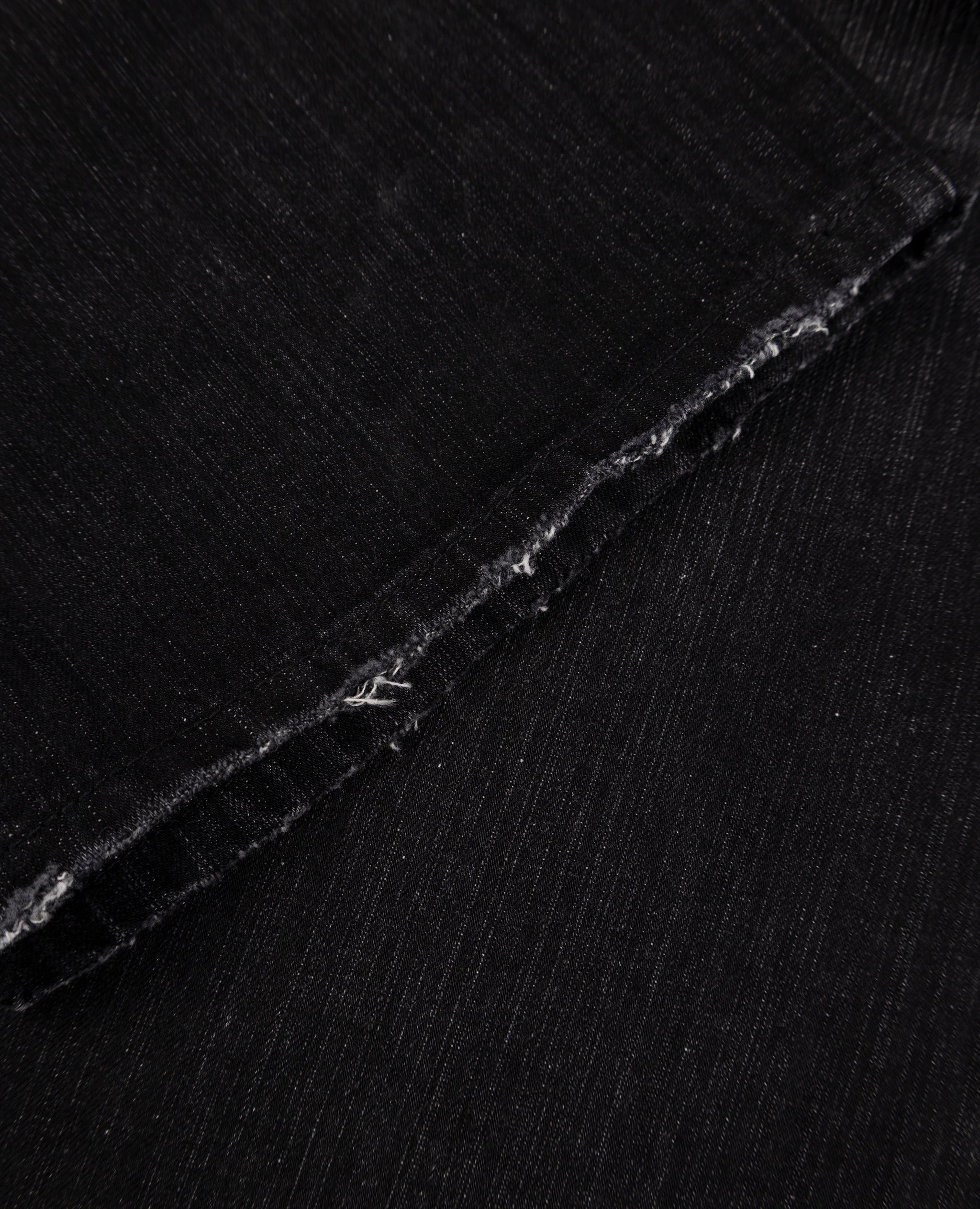 LOOSE-FIT EVERYDAY DENIM