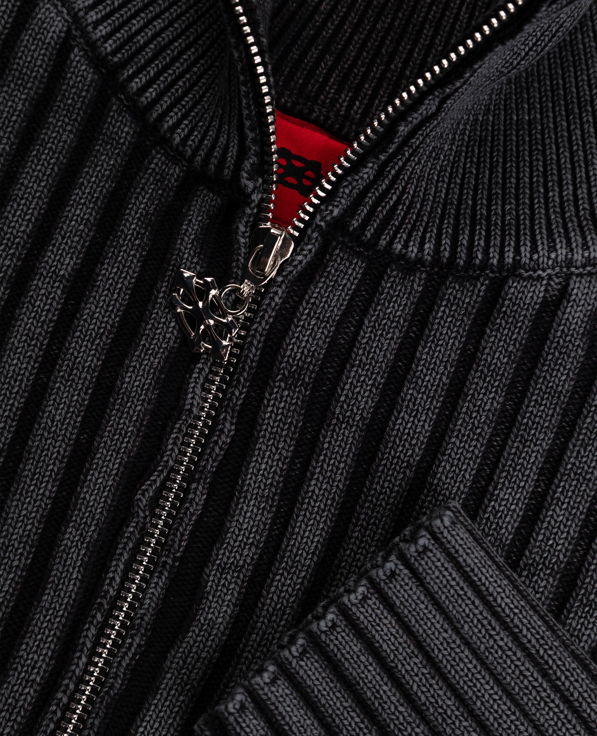 BLACK FITTED RIBBED KNITWEAR