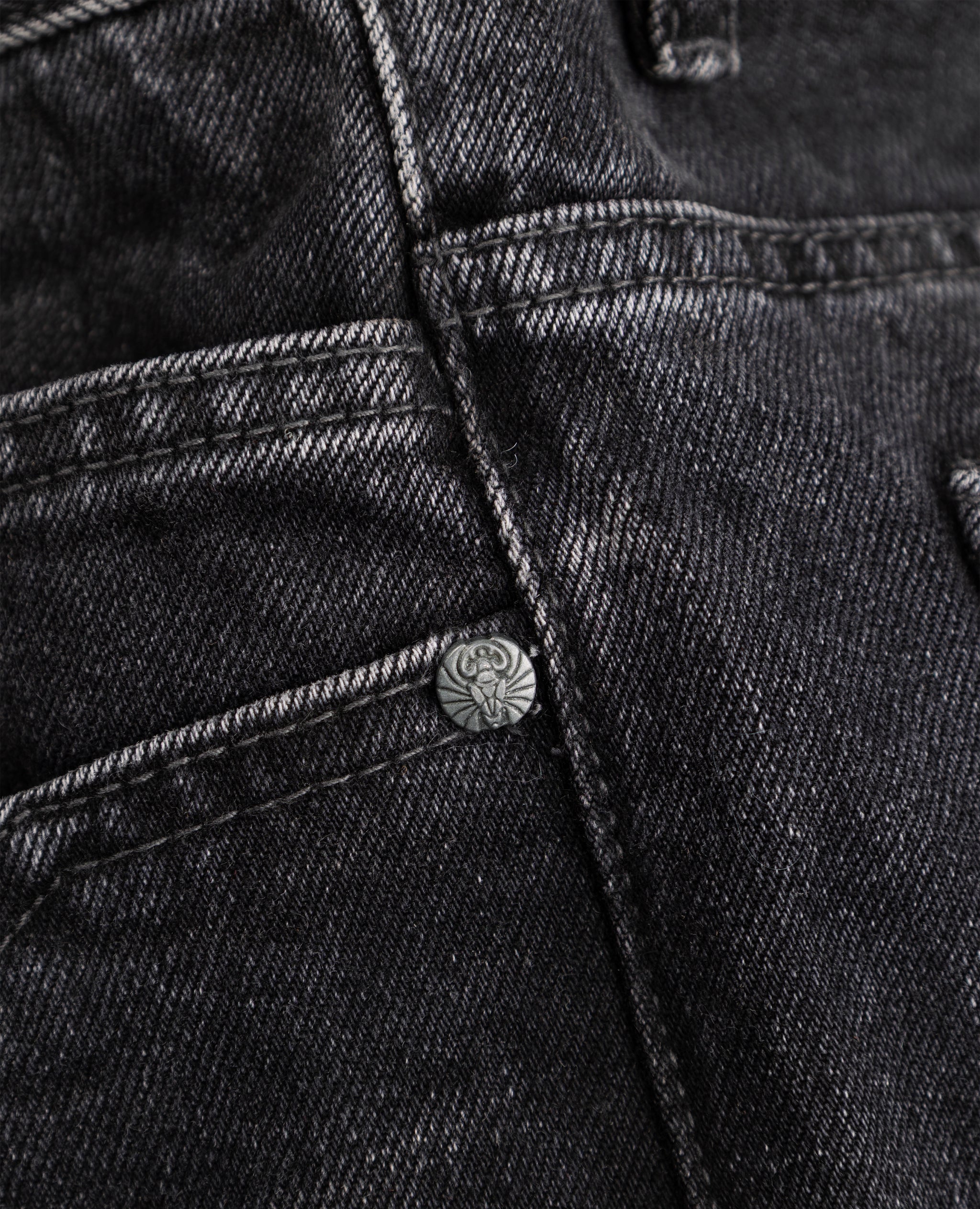 ULTRA-LOOSE FIT EVERYDAY DENIM