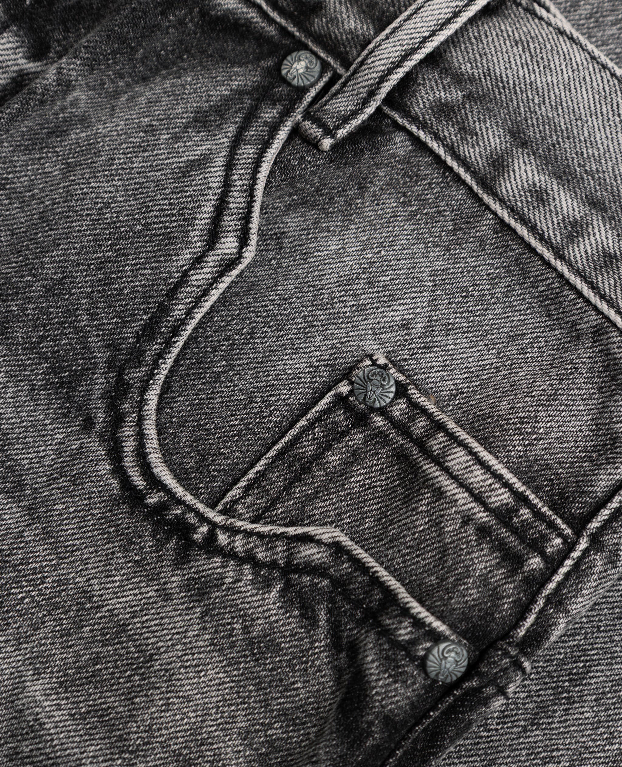 STRAIGHT EVERYDAY DENIM