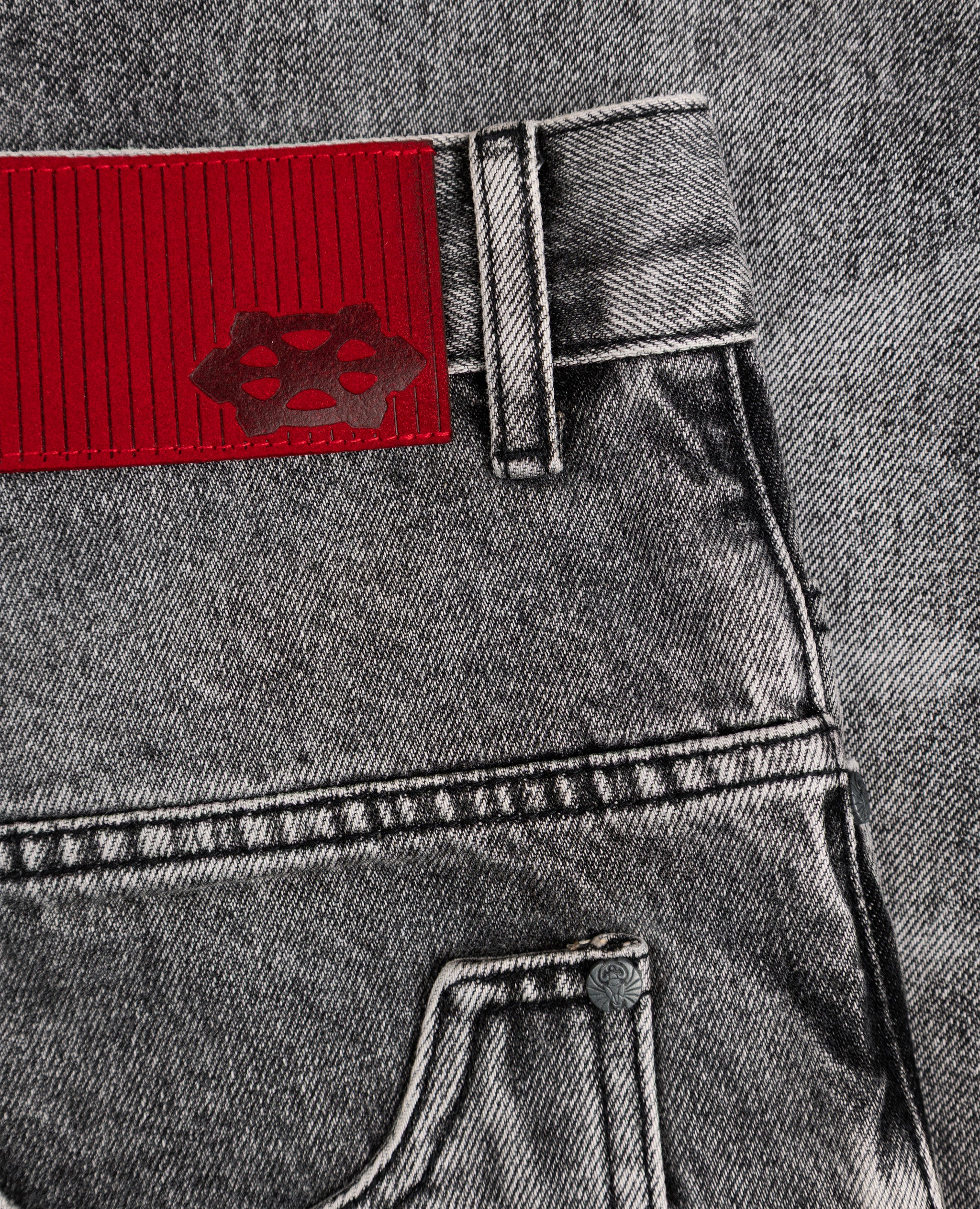STRAIGHT EVERYDAY DENIM
