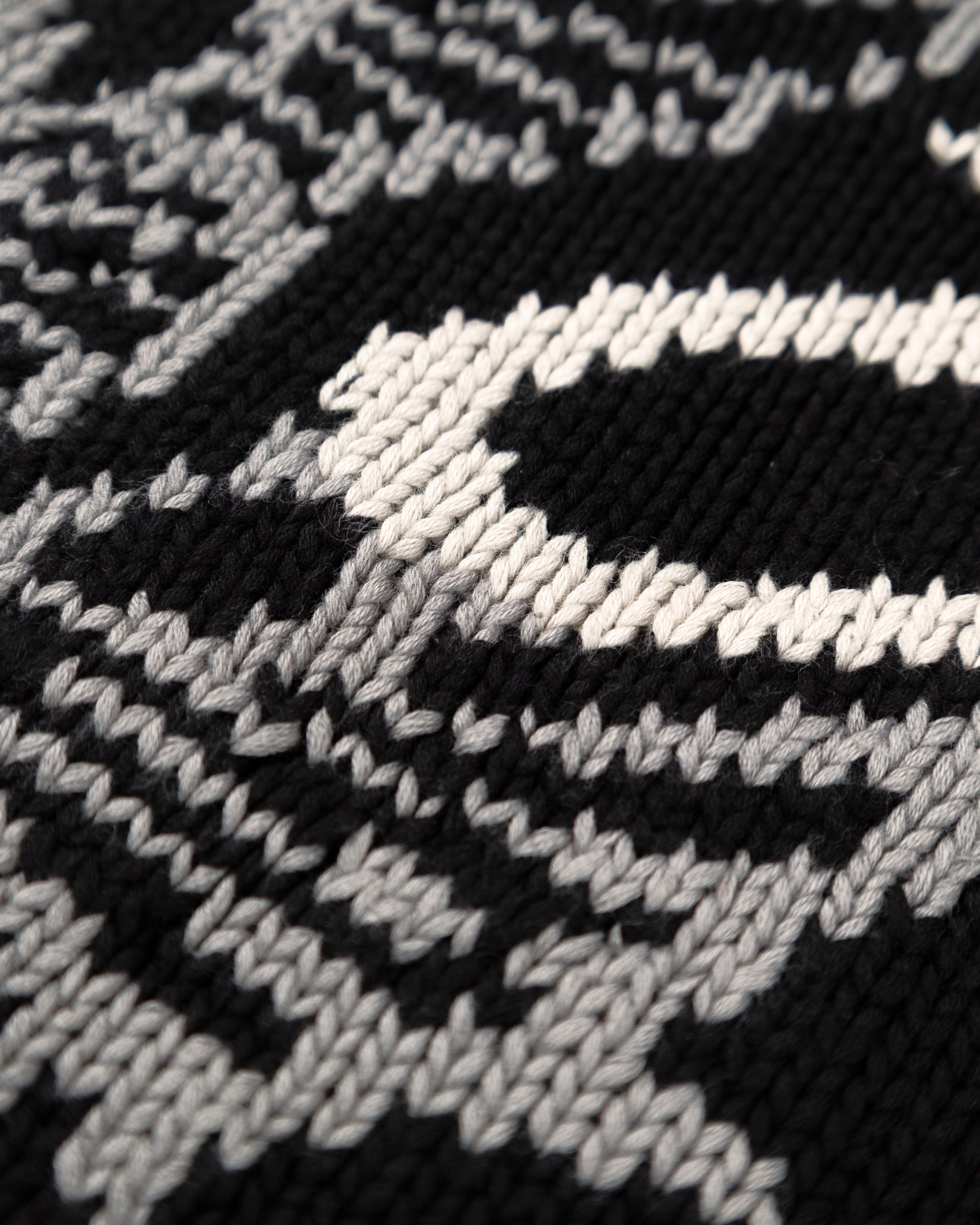 BLACK BATTLE KNIT