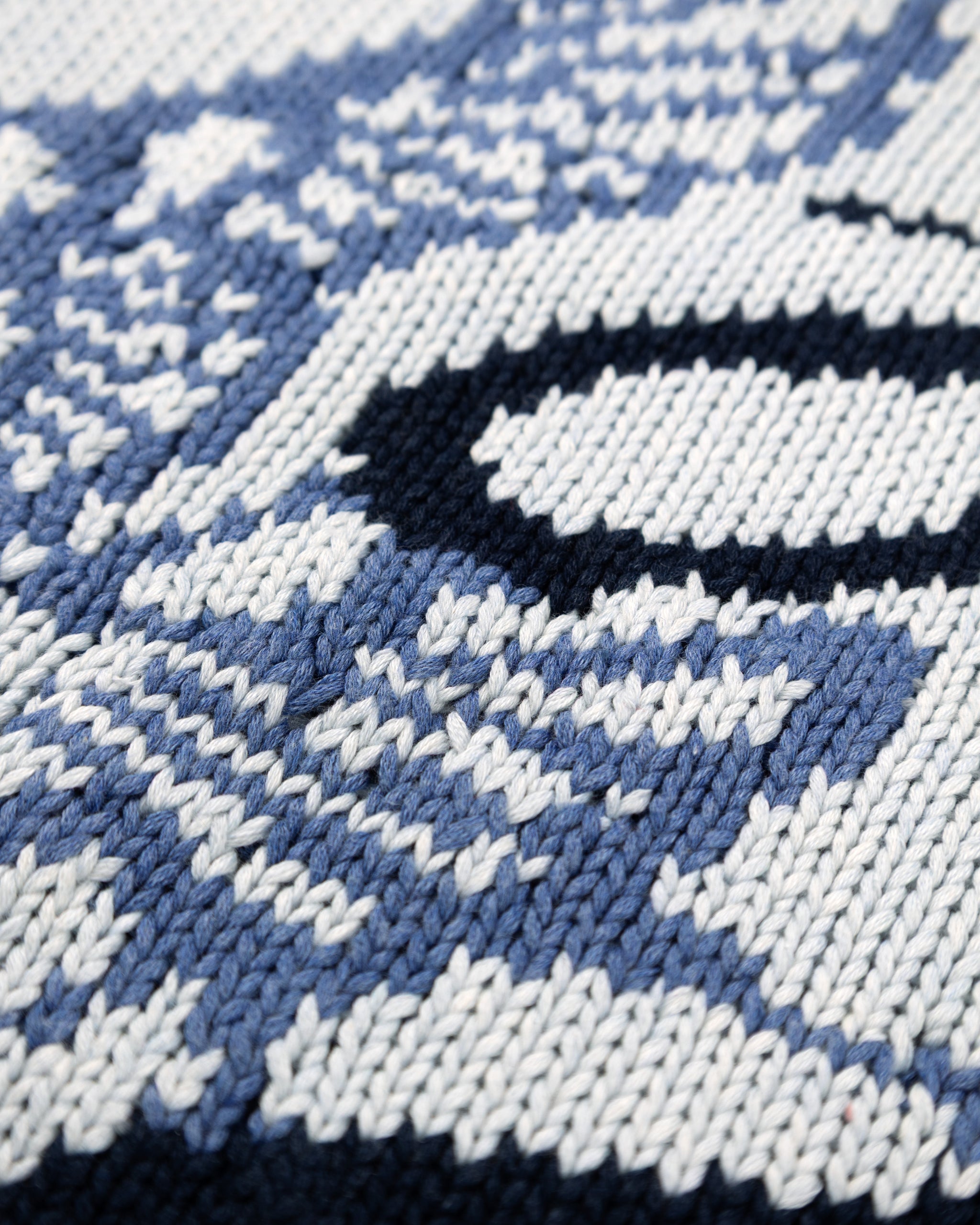 GREY BATTLE KNIT
