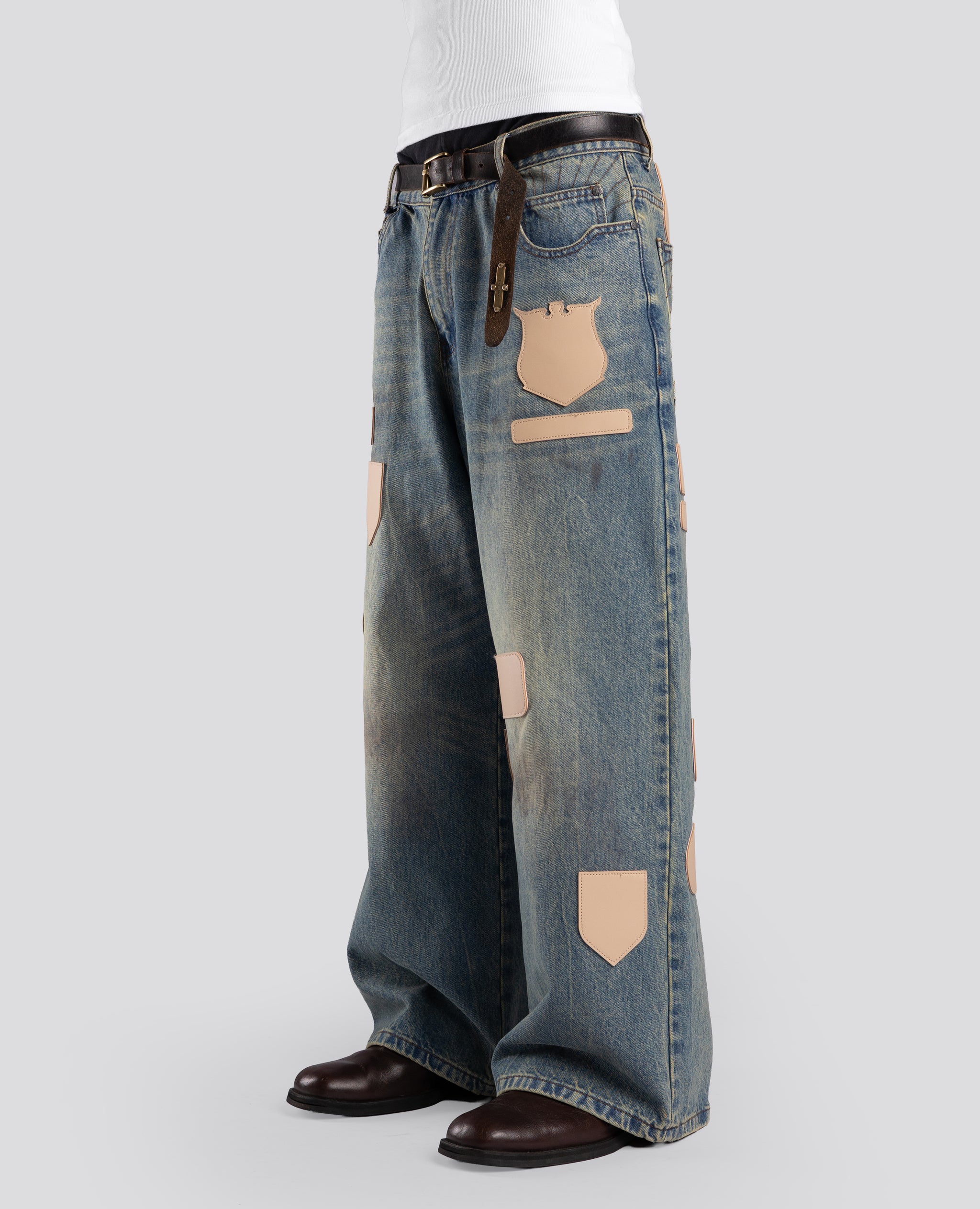 ULTRA-LOOSE BLUE BADGES DENIM