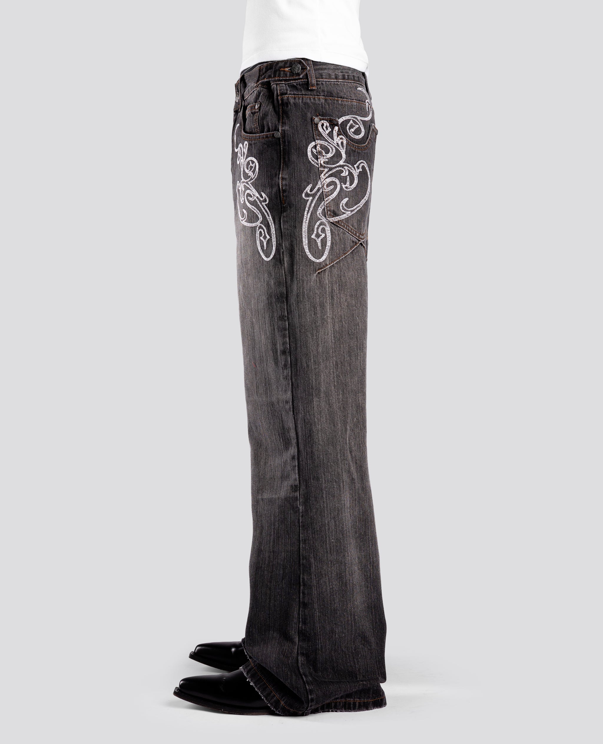 BLACK OPENING BOOTCUT DENIM