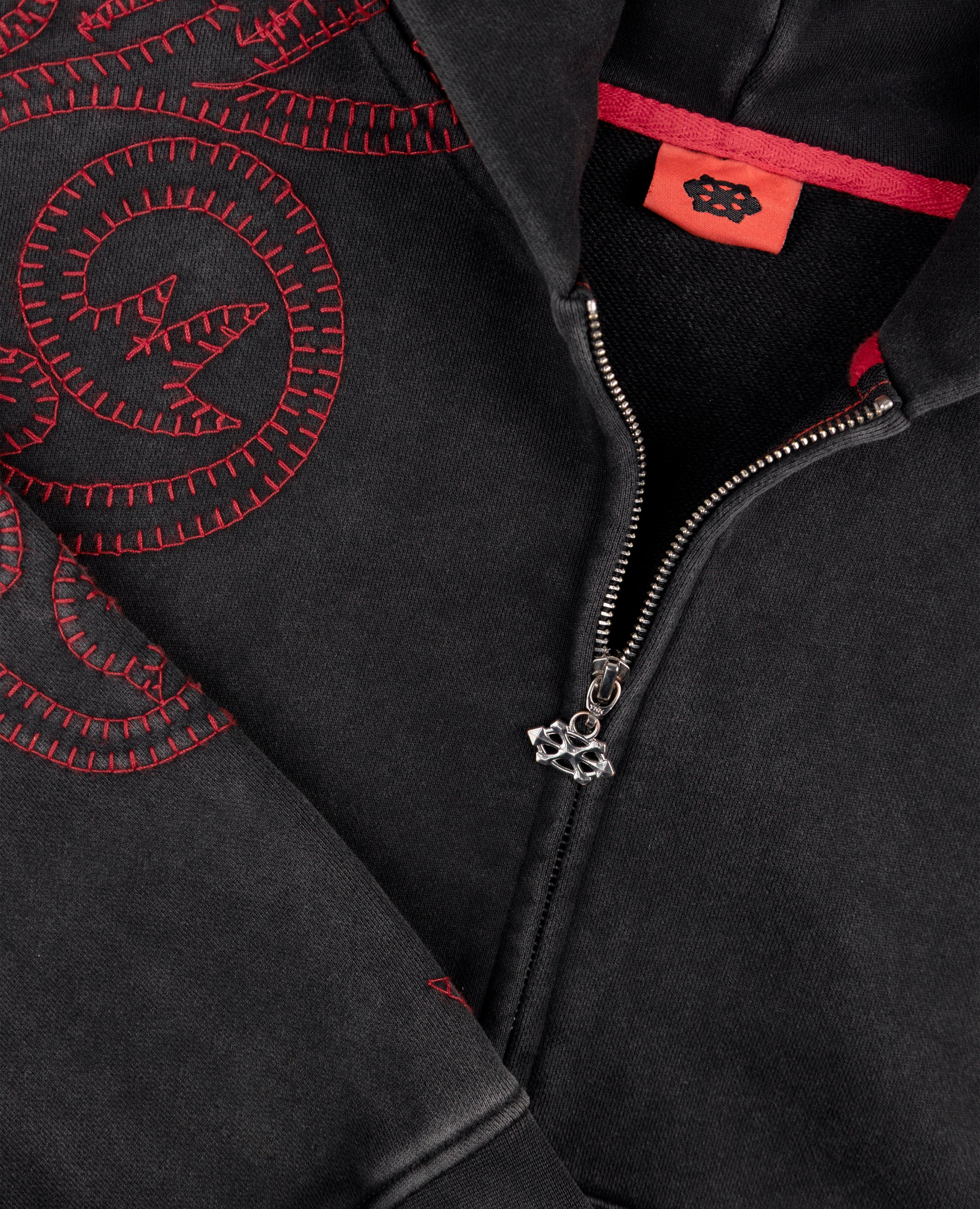 BLACK SILENT PUNCH ZIP