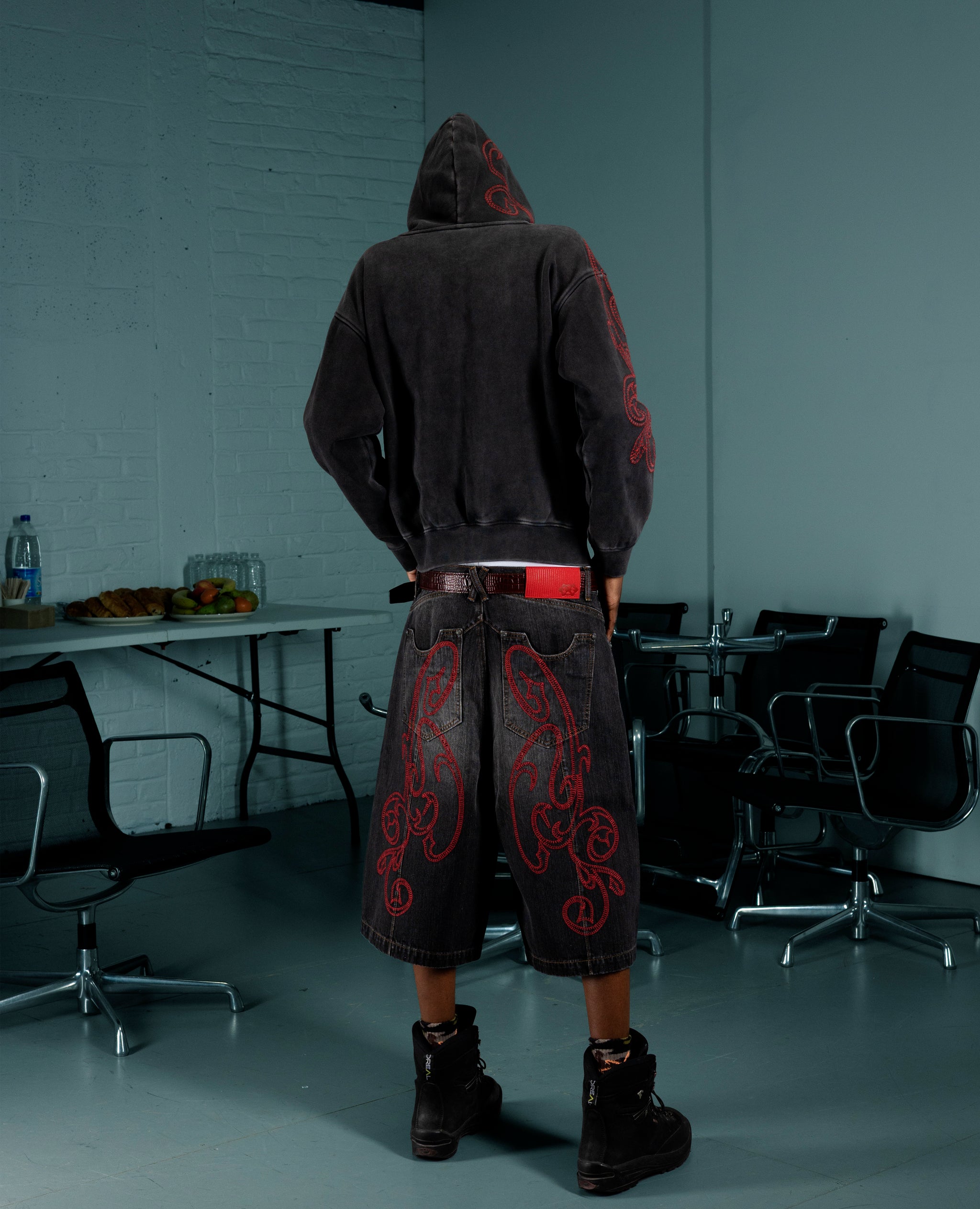 BLACK SILENT PUNCH ZIP