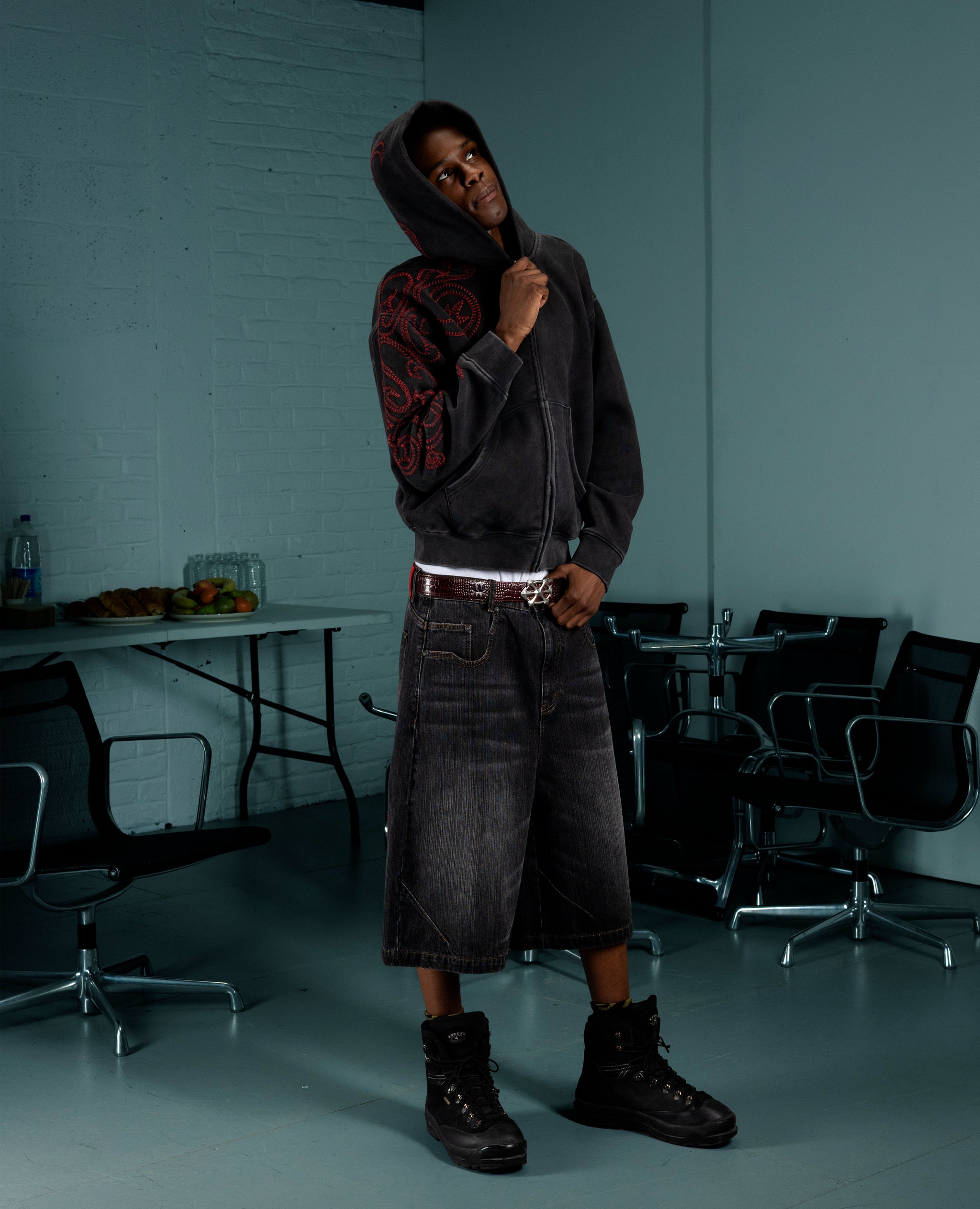 BLACK SILENT PUNCH ZIP
