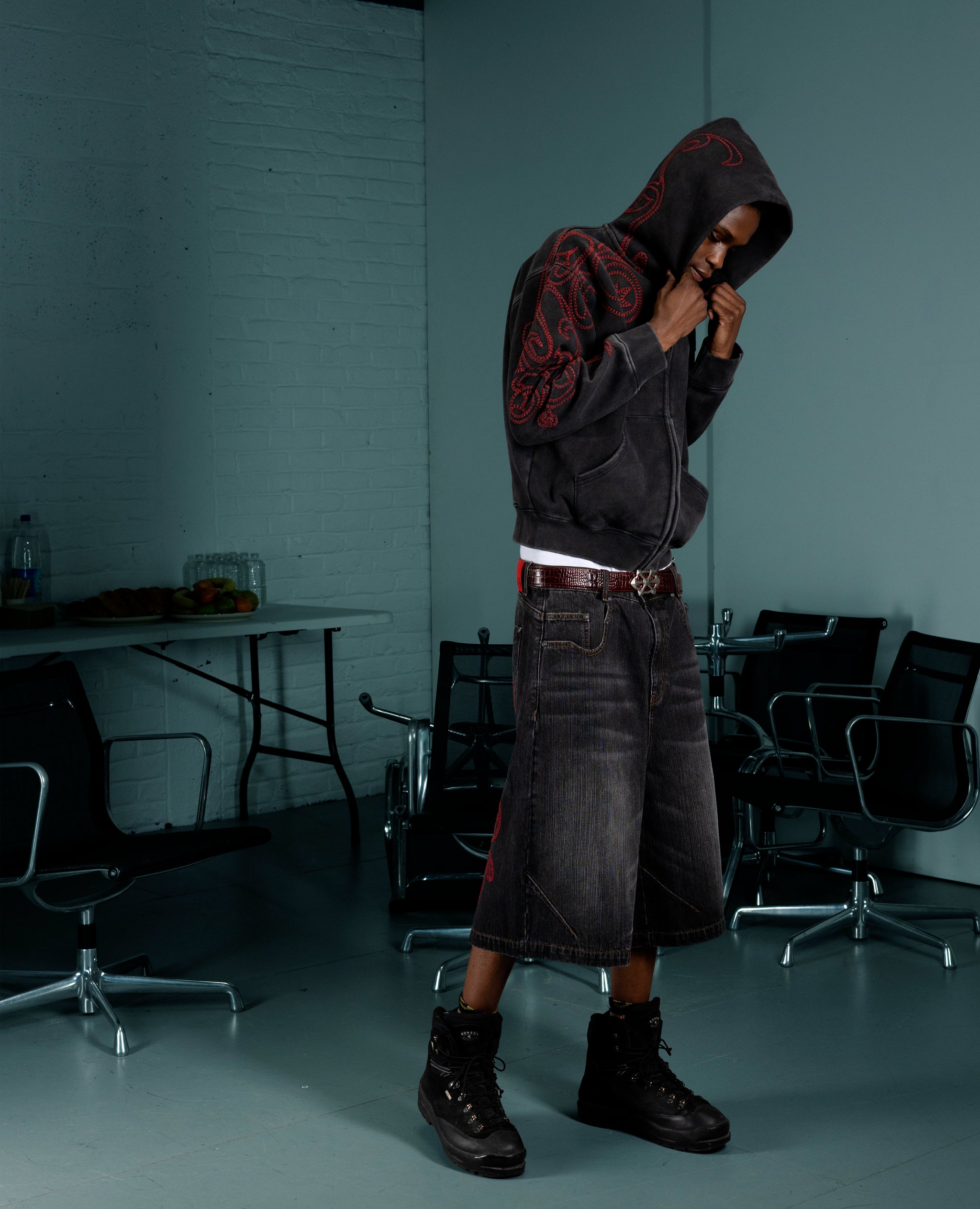 BLACK SILENT PUNCH ZIP