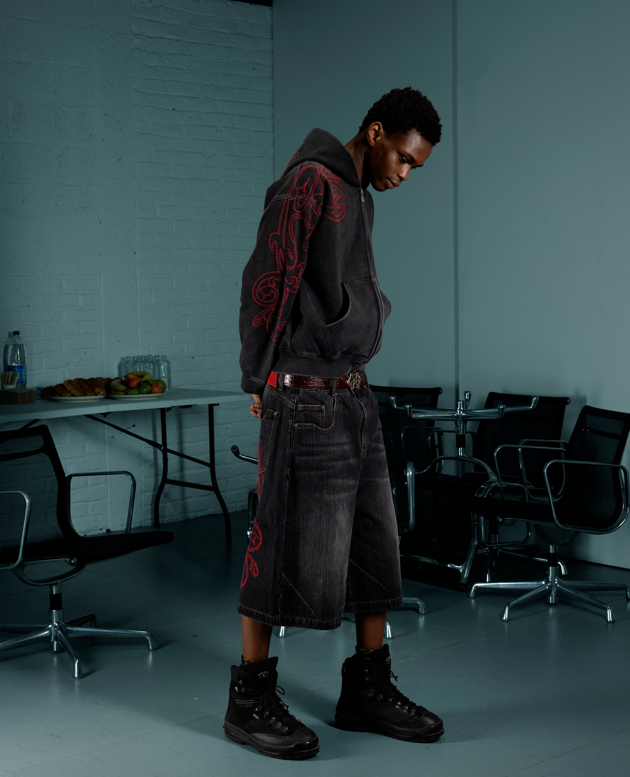 BLACK SILENT PUNCH ZIP