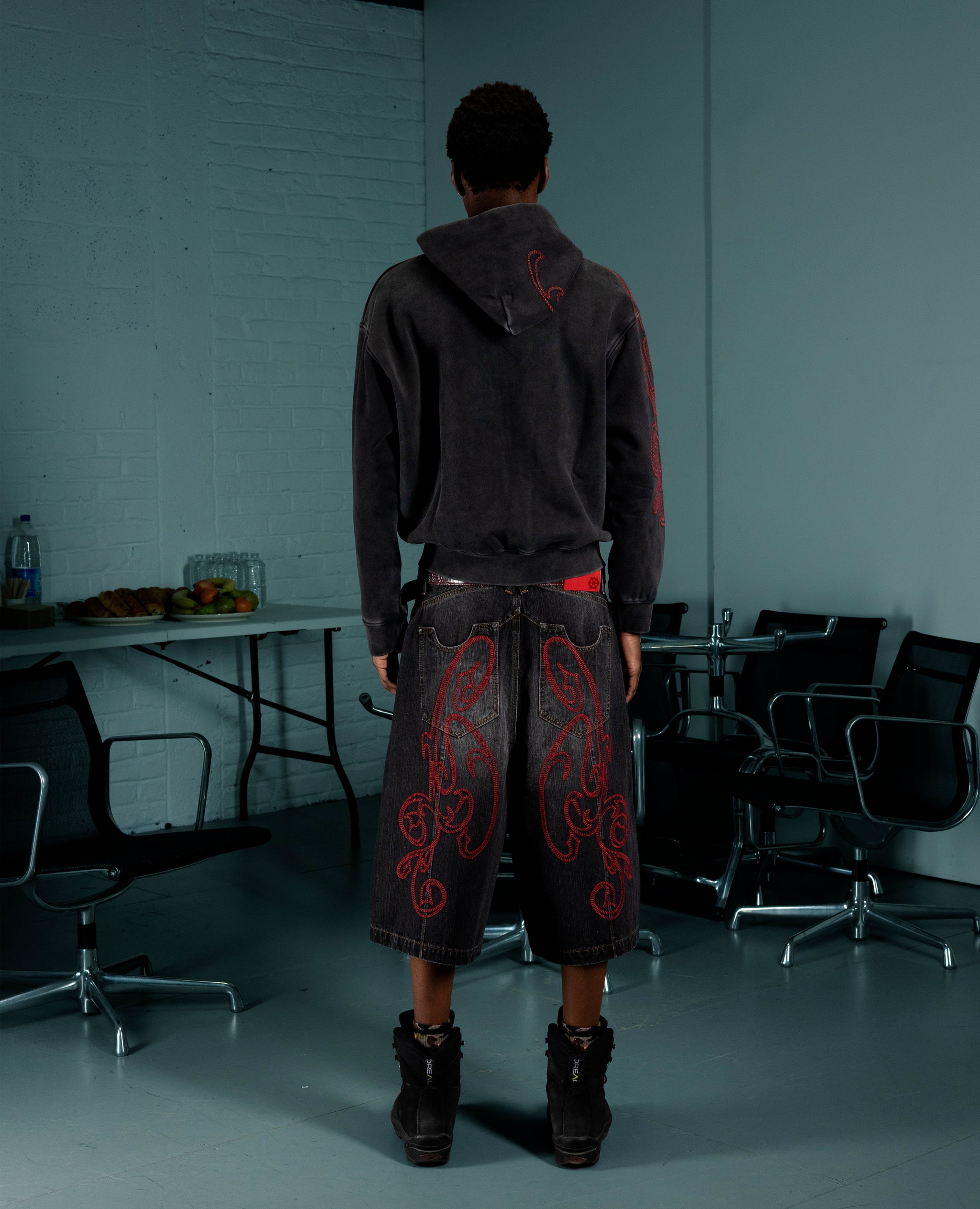 BLACK SILENT PUNCH ZIP