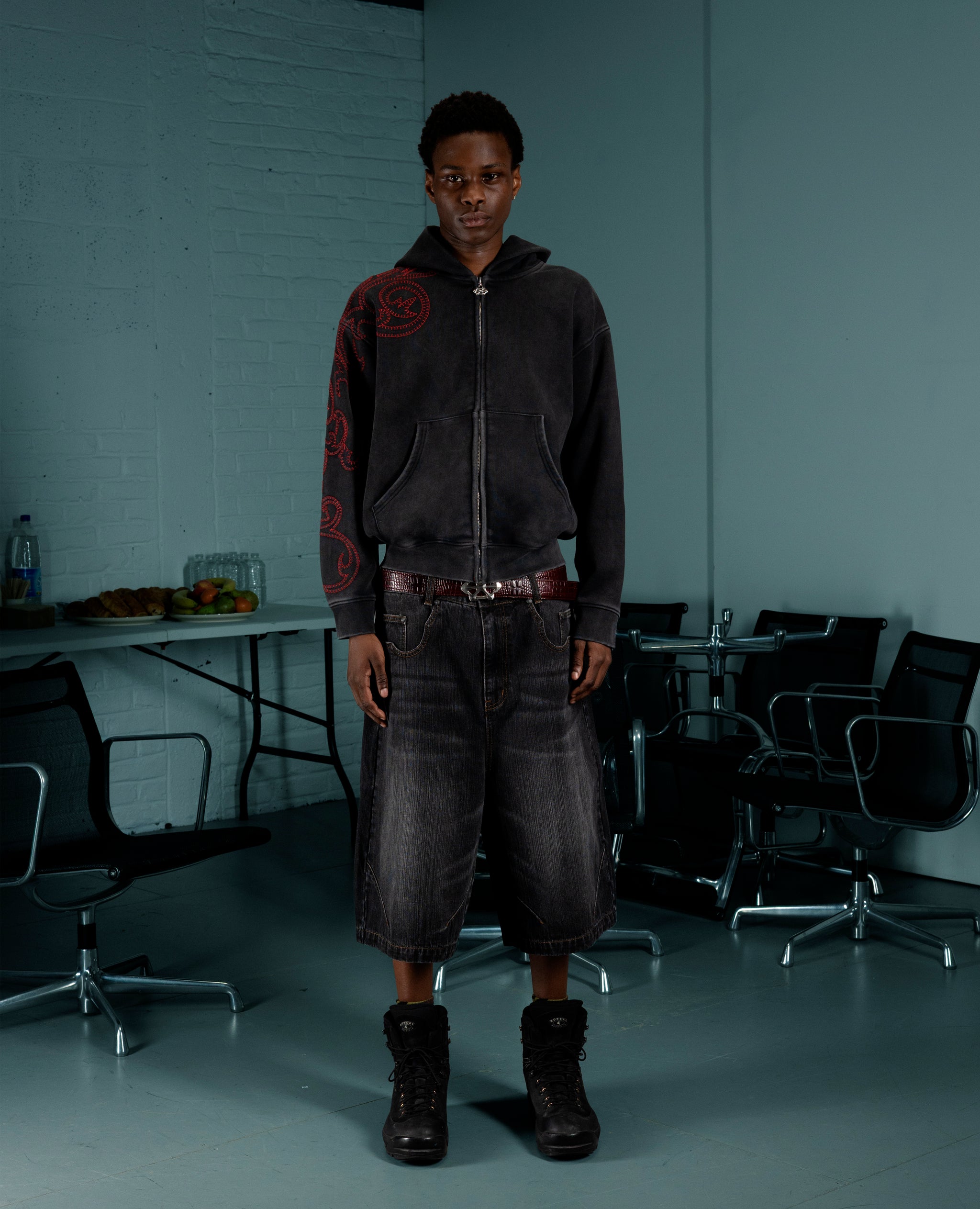 BLACK SILENT PUNCH ZIP