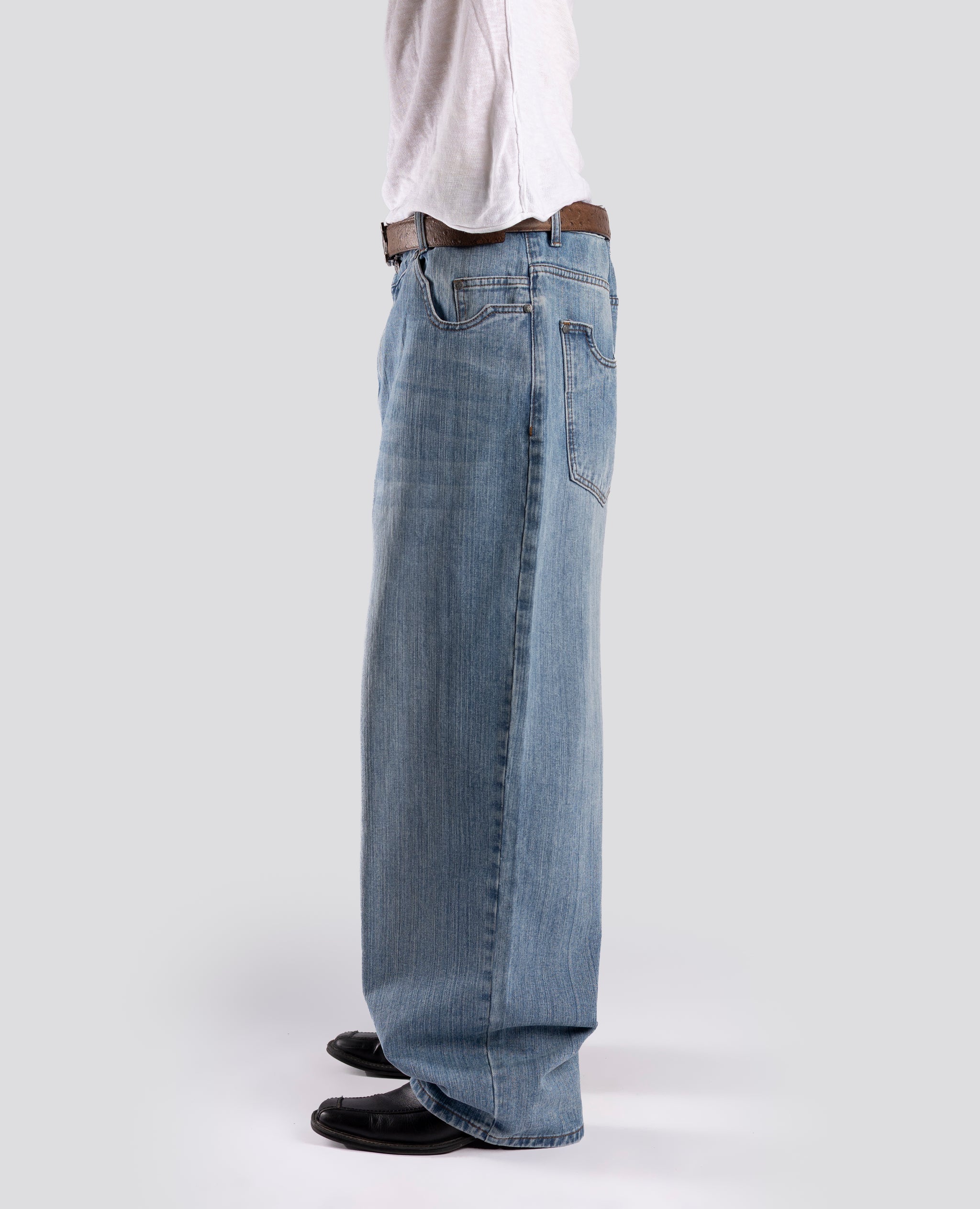 LOOSE-FIT EVERYDAY DENIM