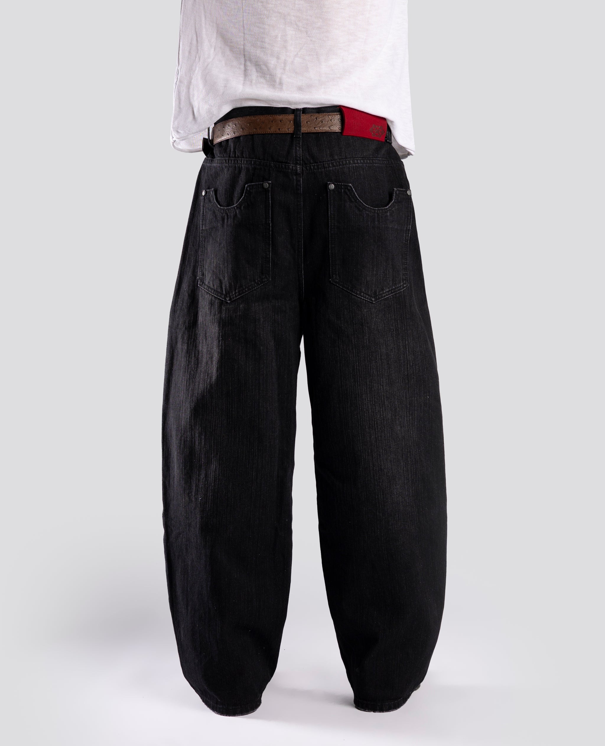 LOOSE-FIT EVERYDAY DENIM