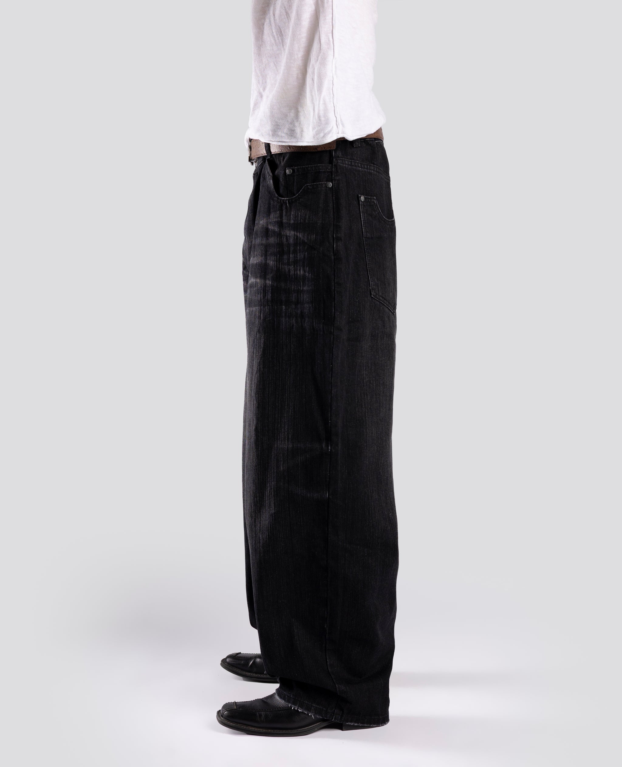 LOOSE-FIT EVERYDAY DENIM