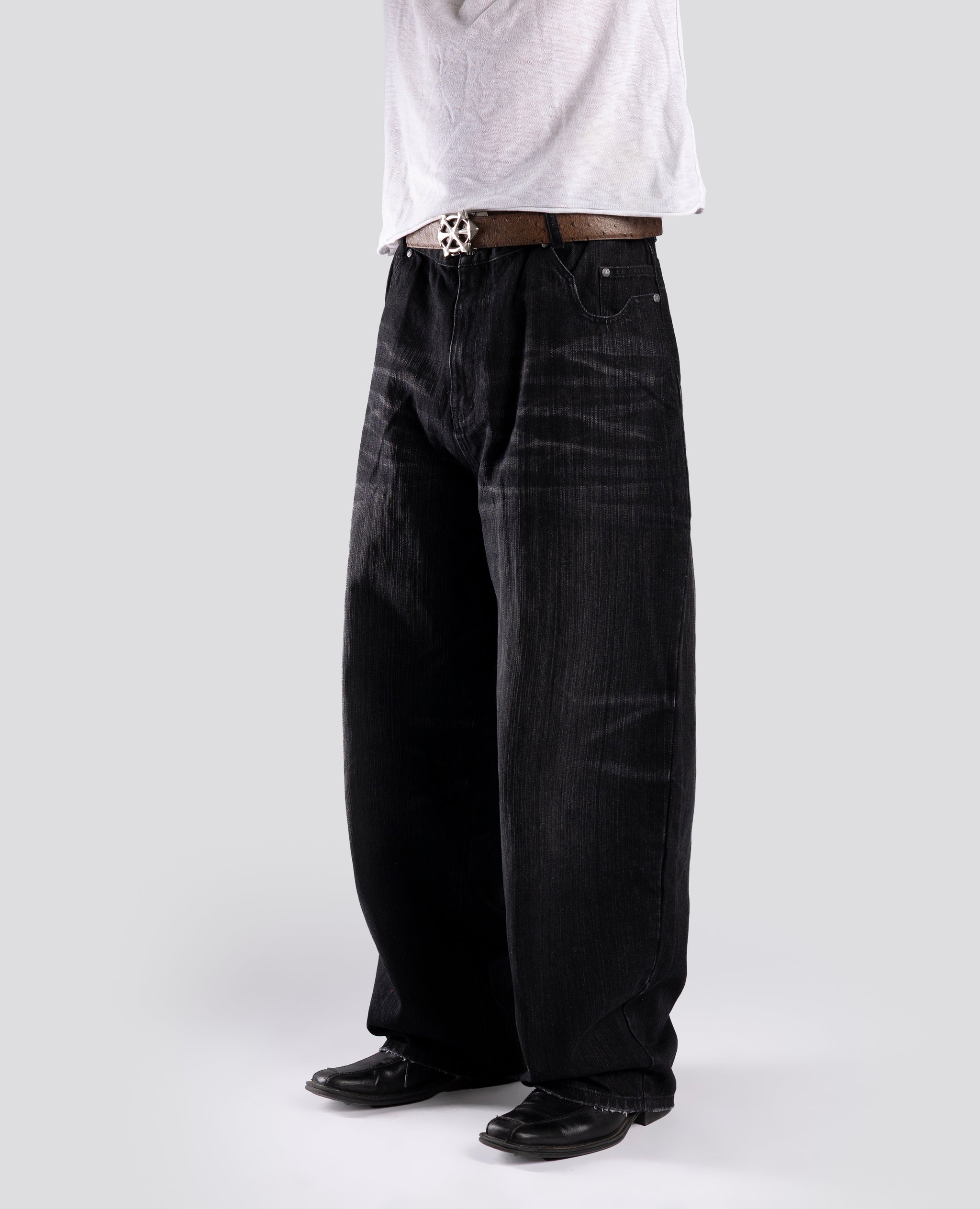 LOOSE-FIT EVERYDAY DENIM