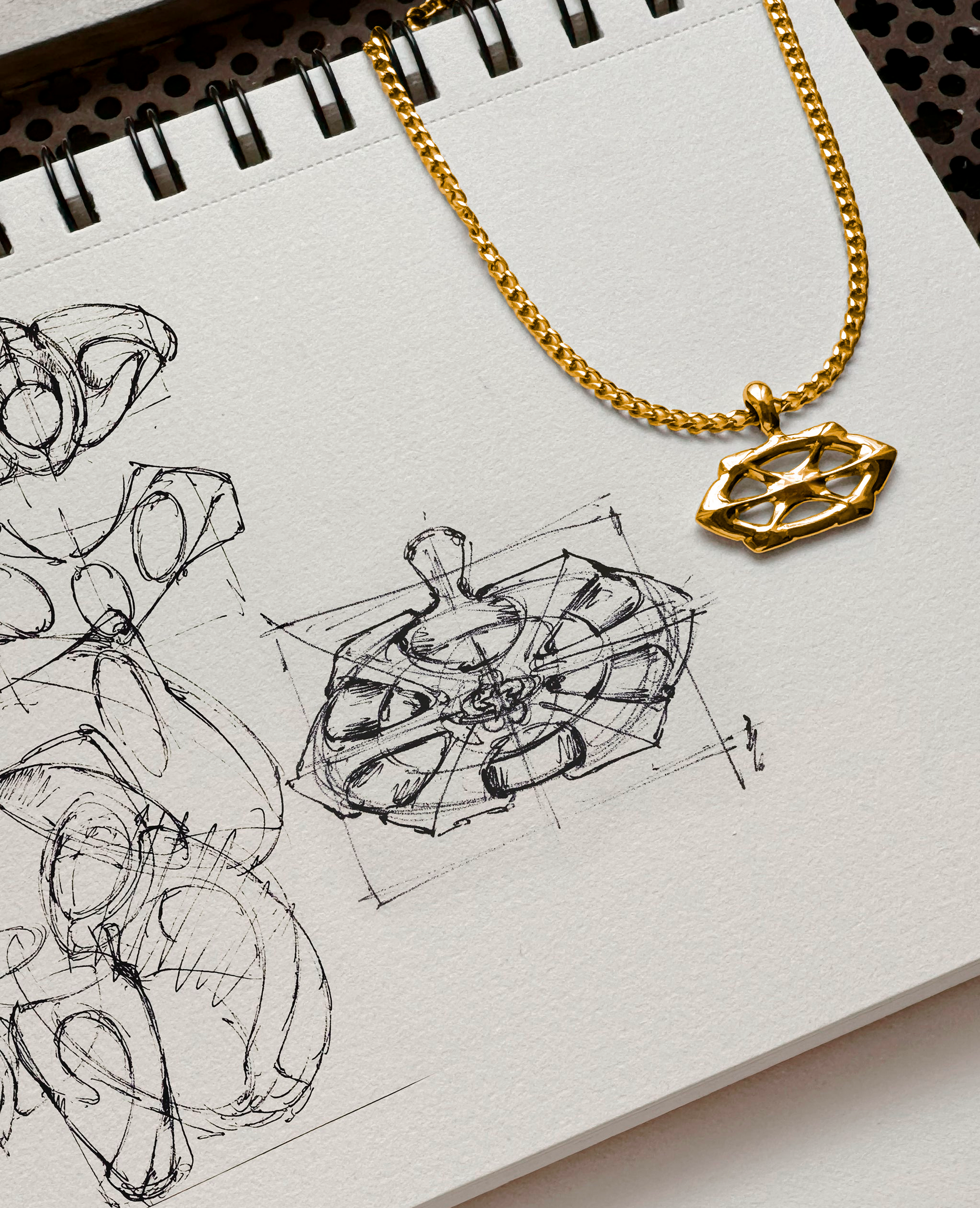 GOLD DYST PENDANT